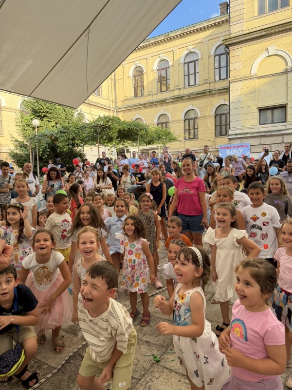 Бате и Кака - аниматор за детски рожден ден Варна - фирмено парти, коледно и тематично парти.